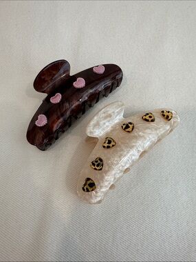 Set of 2 heart accent claw clips